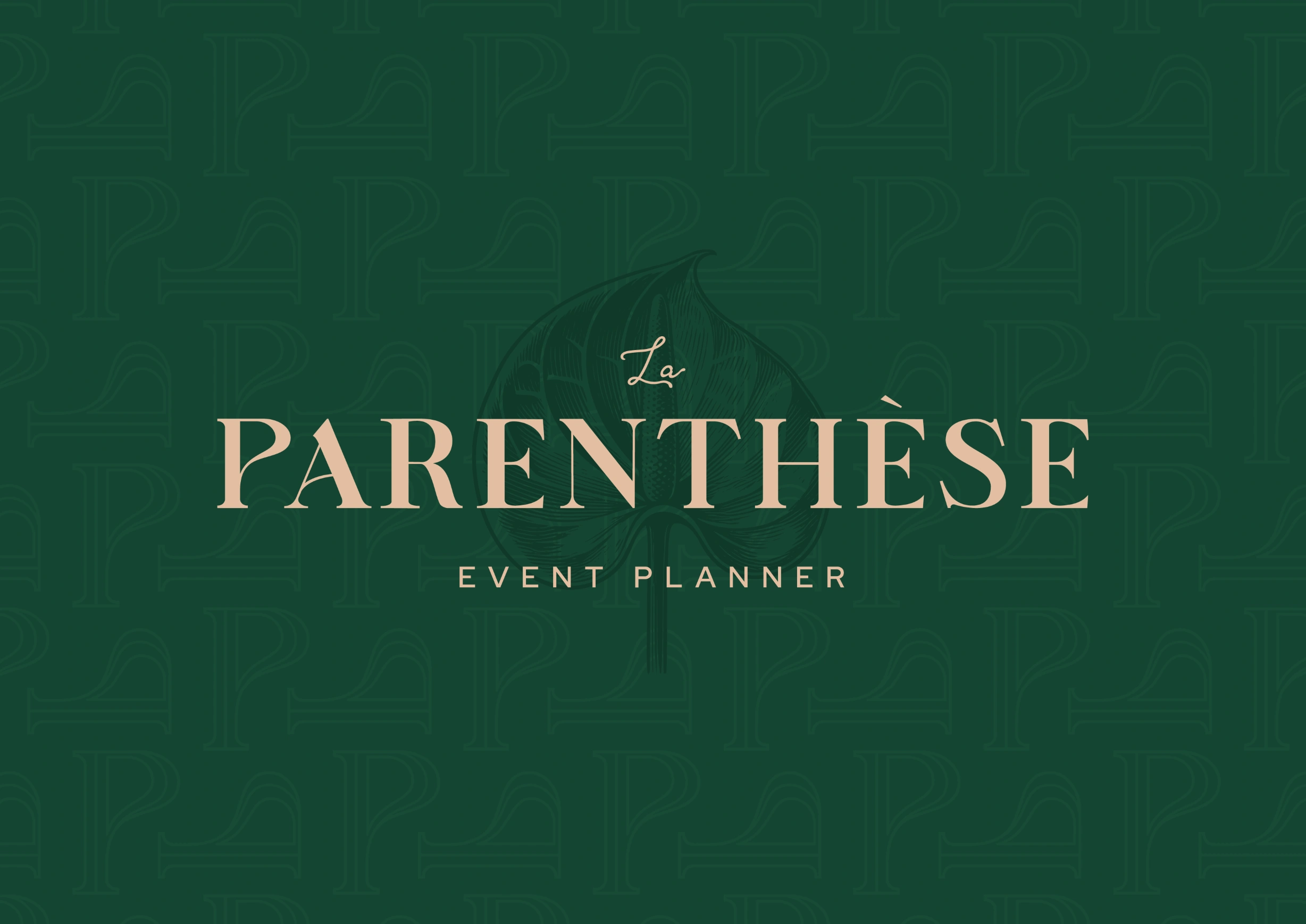 La Parenthèse primary logo lockup displayed on dark green background with its "P"-shaped pattern.